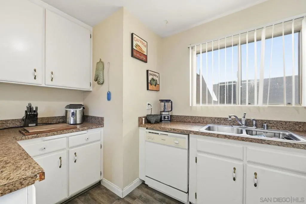2566 White Oak Pl 6, Escondido, California 92027 home-pic-14