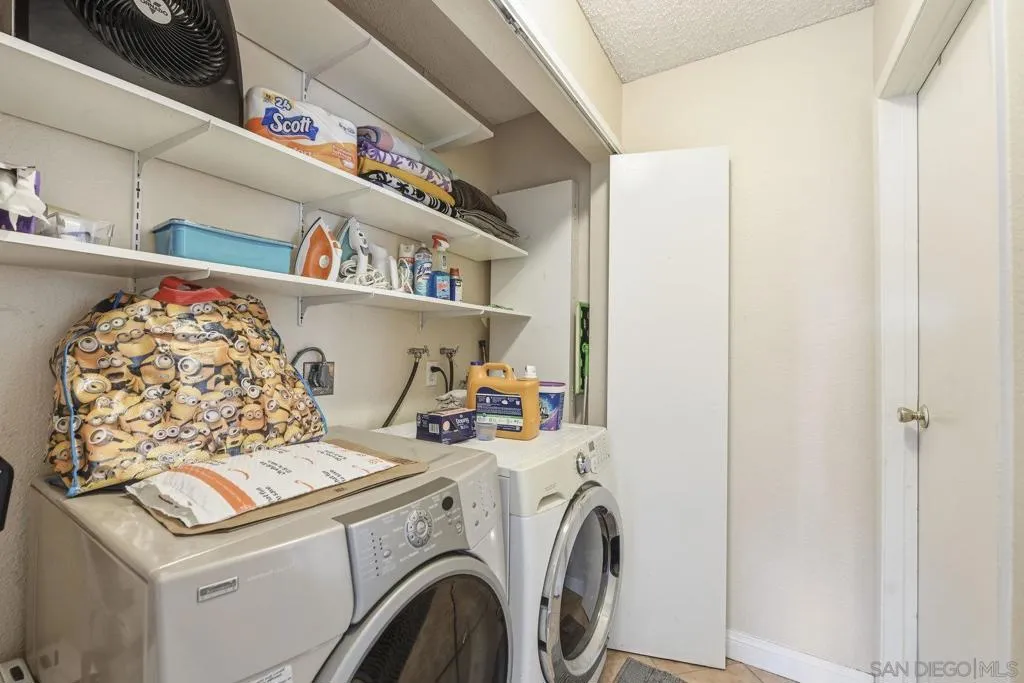 2566 White Oak Pl 6, Escondido, California 92027 home-pic-24