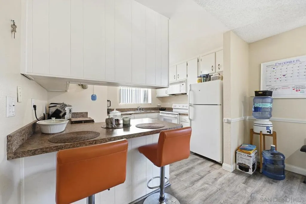 2566 White Oak Pl 6, Escondido, California 92027 home-pic-12