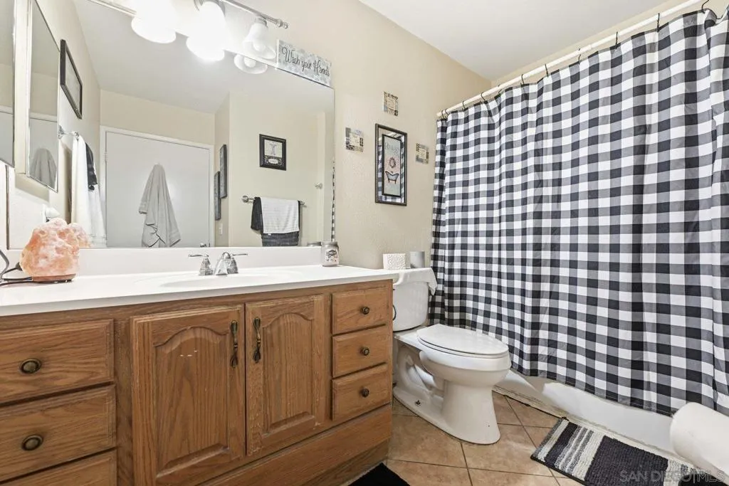2566 White Oak Pl 6, Escondido, California 92027 home-pic-19