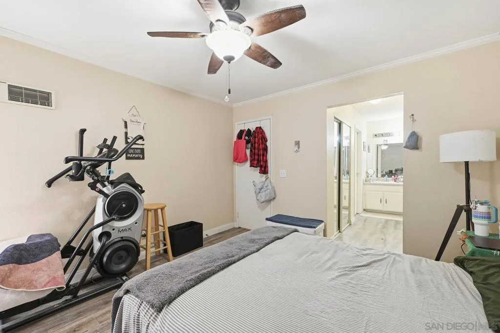 2566 White Oak Pl 6, Escondido, California 92027 home-pic-22