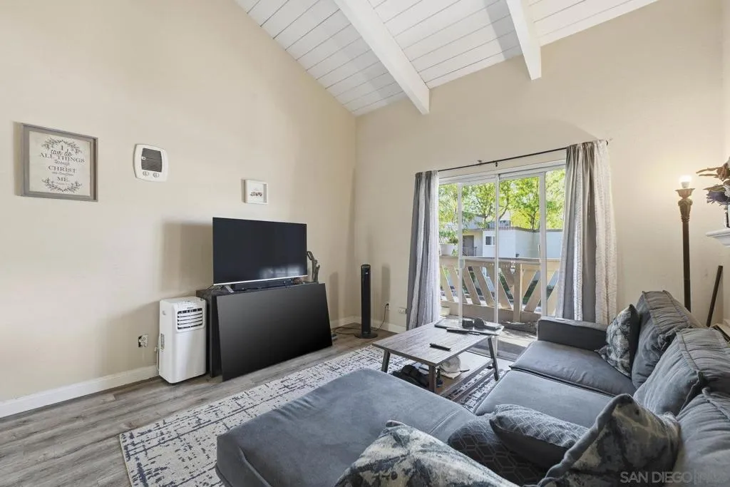 2566 White Oak Pl 6, Escondido, California 92027 home-pic-4