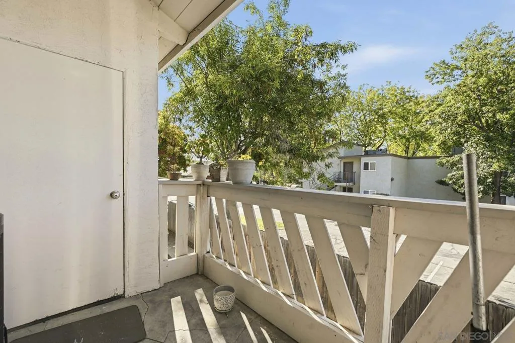 2566 White Oak Pl 6, Escondido, California 92027 home-pic-25