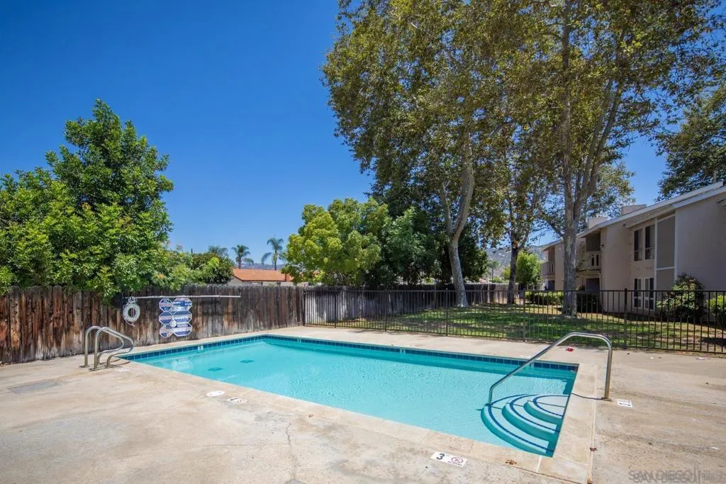2566 White Oak Pl 6, Escondido, California 92027 home-pic-26