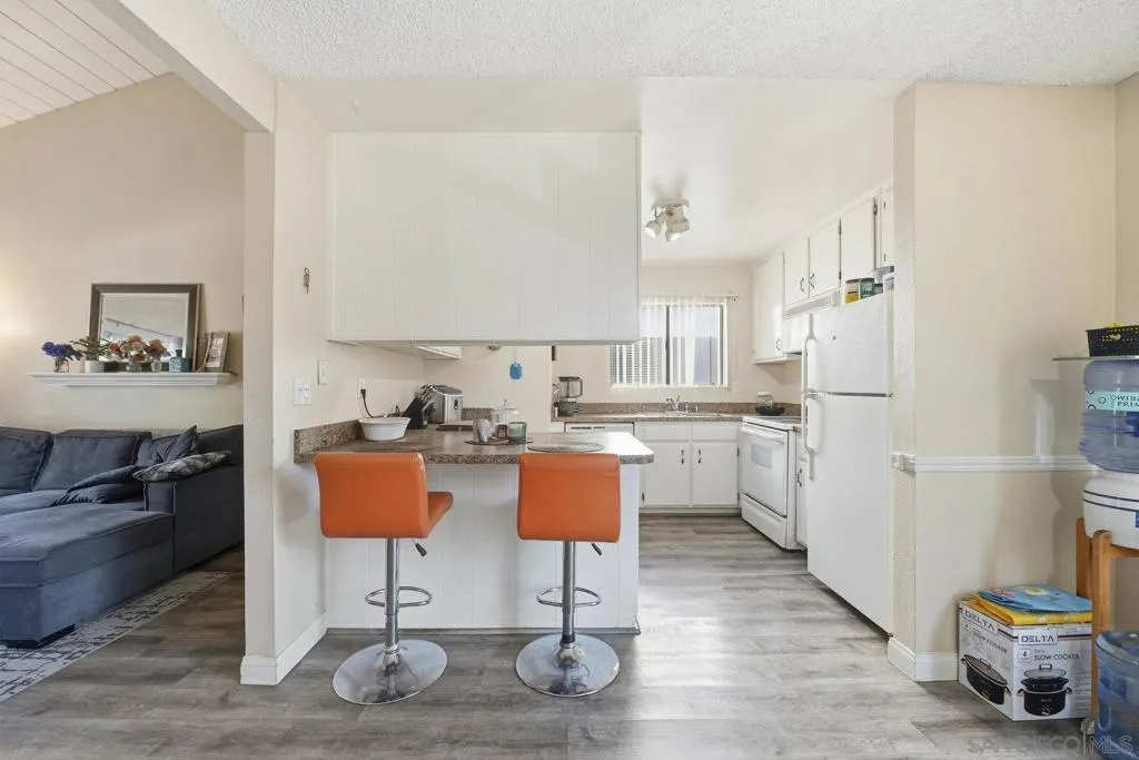 2566 White Oak Pl 6, Escondido, California 92027 home-pic-11