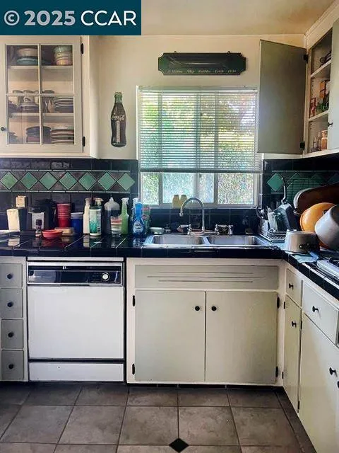 362 Summit Ct, Pinole, California 94564 home-pic-8