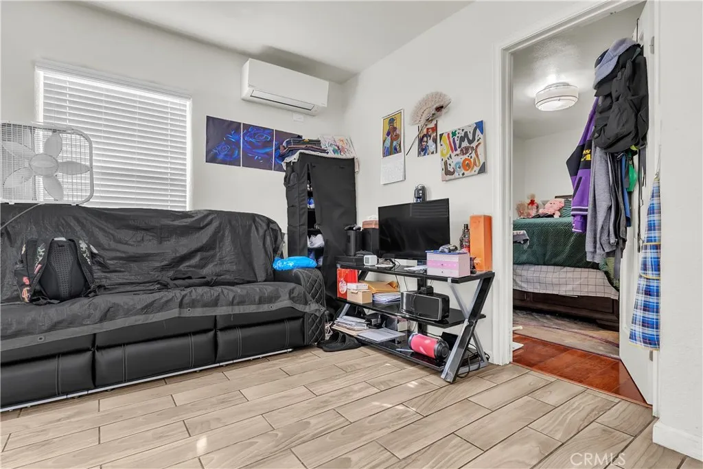 141 W 83rd, Los Angeles, California 90003 home-pic-10