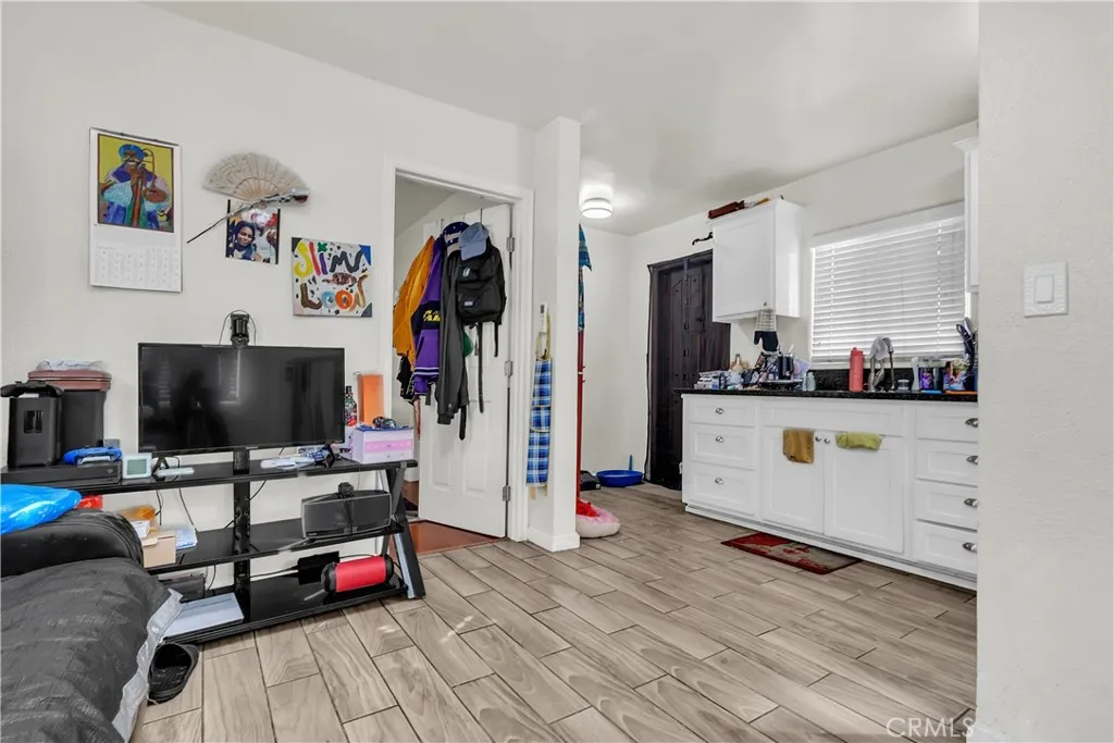 141 W 83rd, Los Angeles, California 90003 home-pic-9