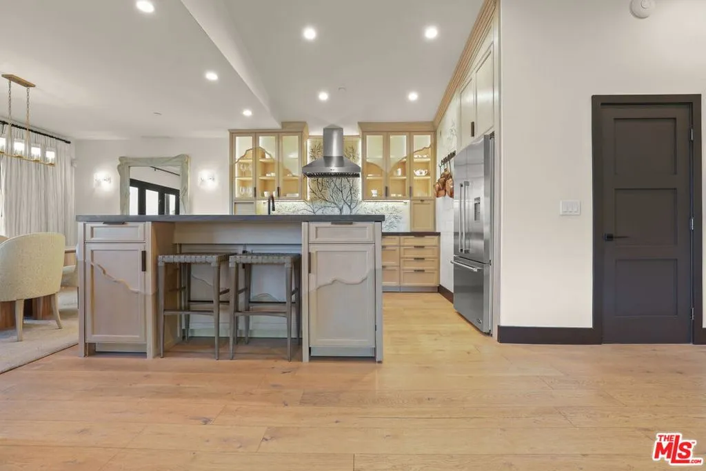 2835 Oak Point Drive, Los Angeles, California 90068 home-pic-13