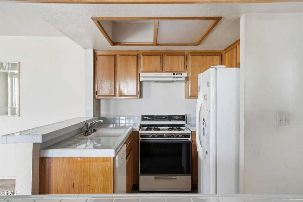 823 Earlham Street 4, Pasadena, California 91101 home-pic-13