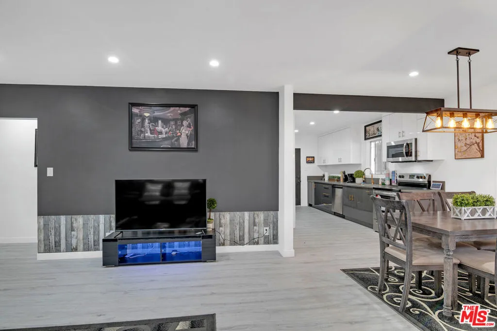 3206 W 27th Street, Los Angeles, California 90018 home-pic-28