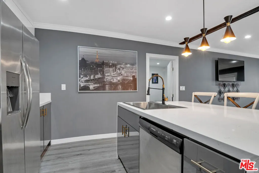 3206 W 27th Street, Los Angeles, California 90018 home-pic-12