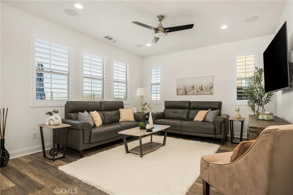 546 Escenico, Lake Forest, California 92630 home-pic-9