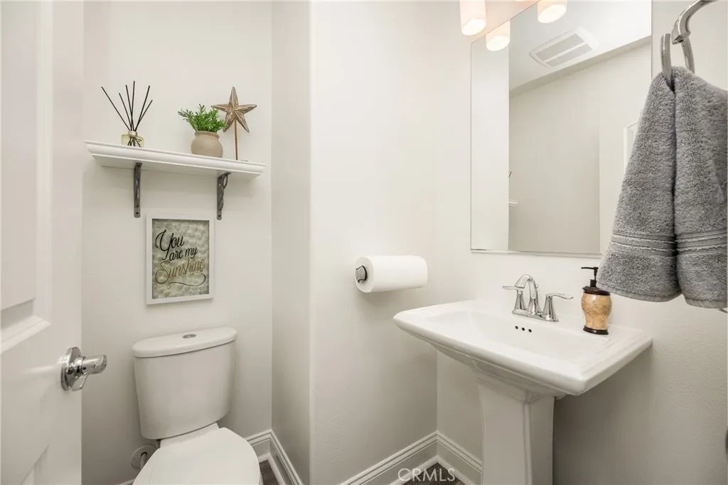 546 Escenico, Lake Forest, California 92630 home-pic-33