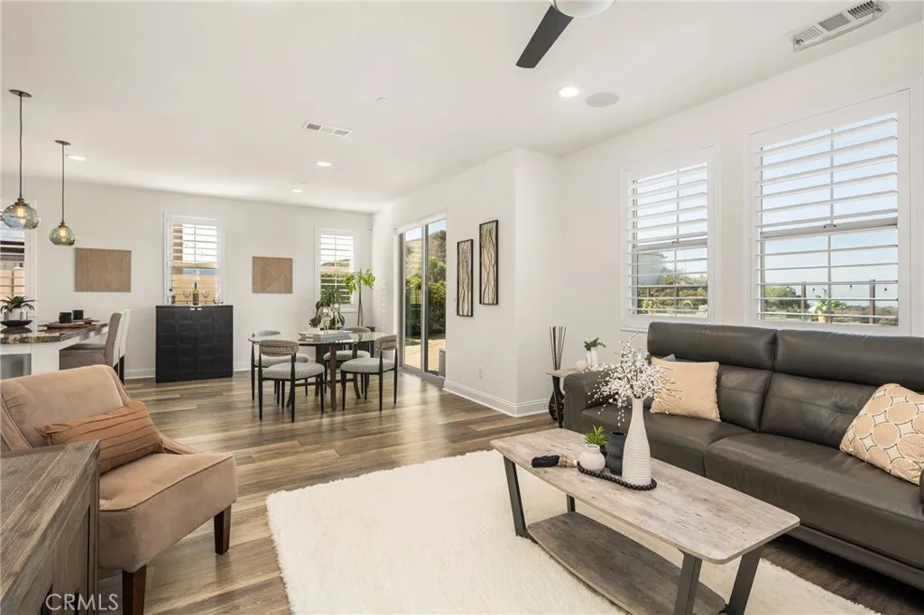 546 Escenico, Lake Forest, California 92630 home-pic-13