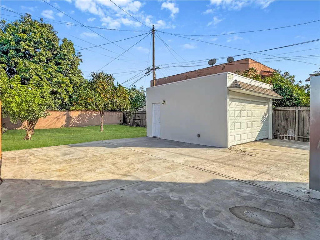 5712 Fishburn, Maywood, California 90270 home-pic-24