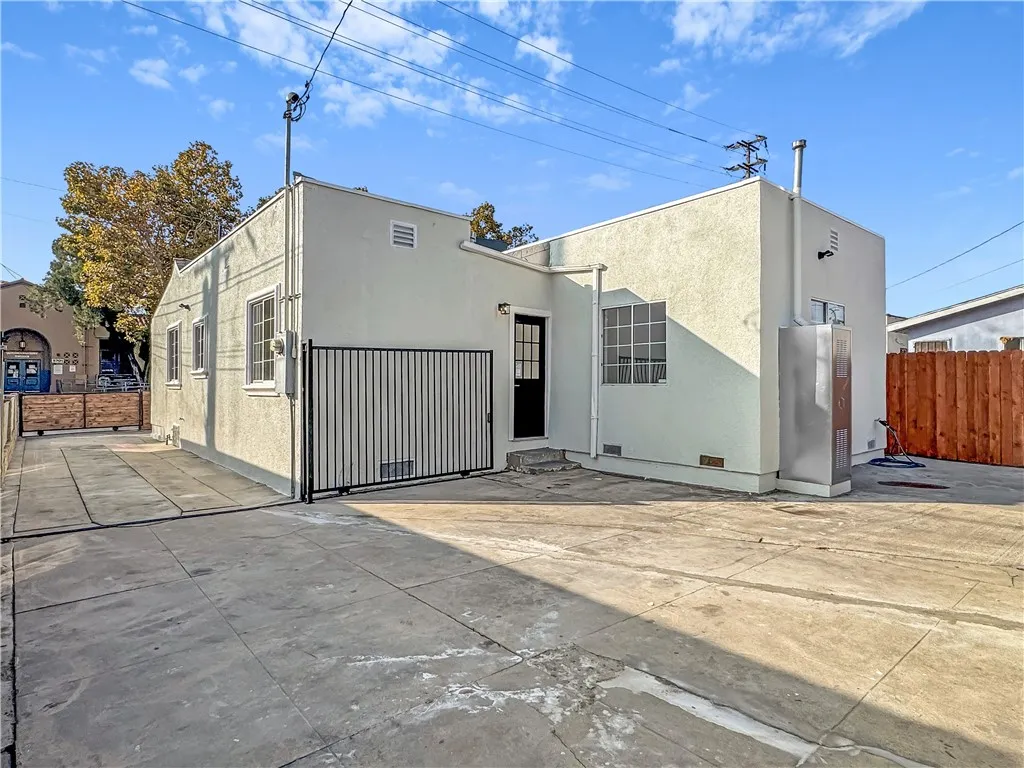 5712 Fishburn, Maywood, California 90270 home-pic-22