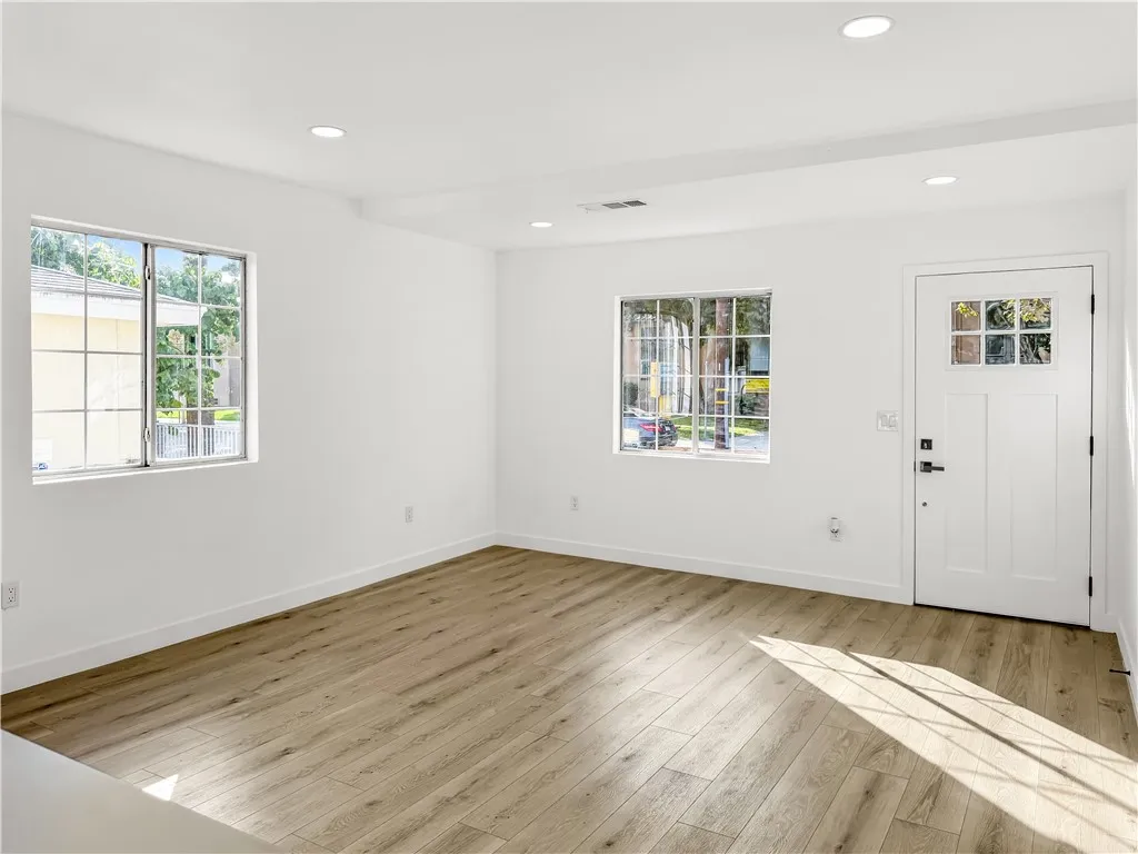 5712 Fishburn, Maywood, California 90270 home-pic-11