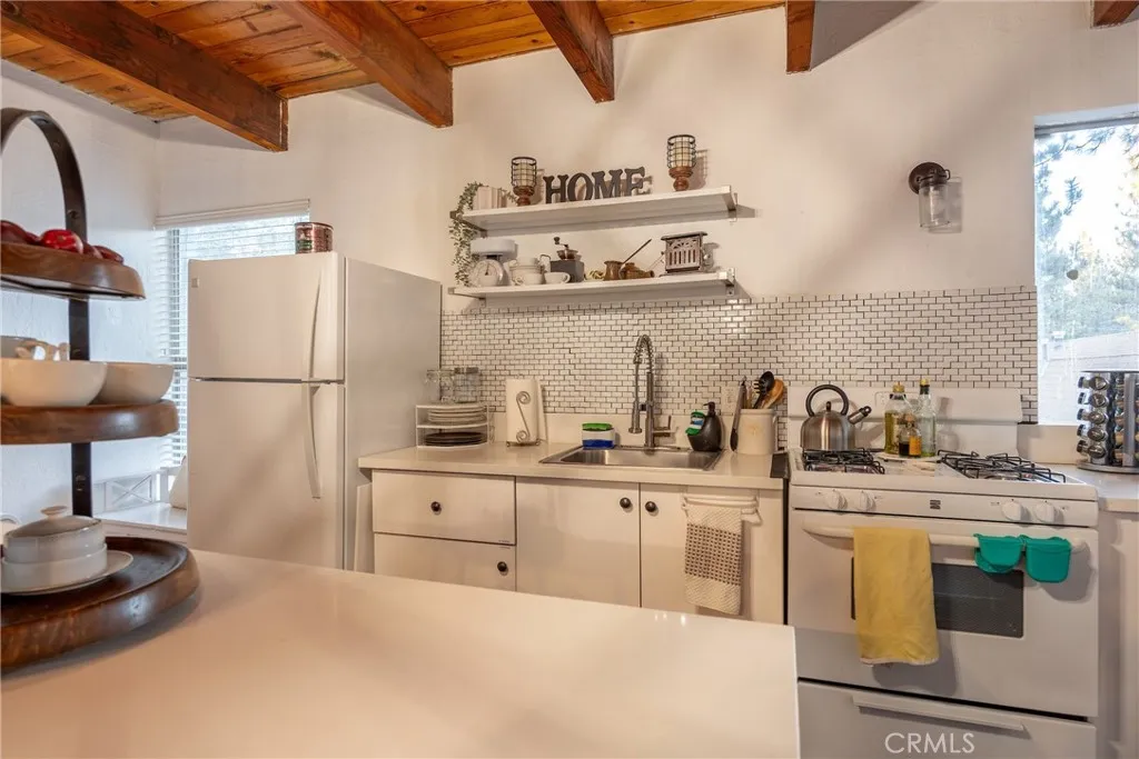 833 E Big Bear Boulevard, Big Bear City, California 92314 home-pic-12