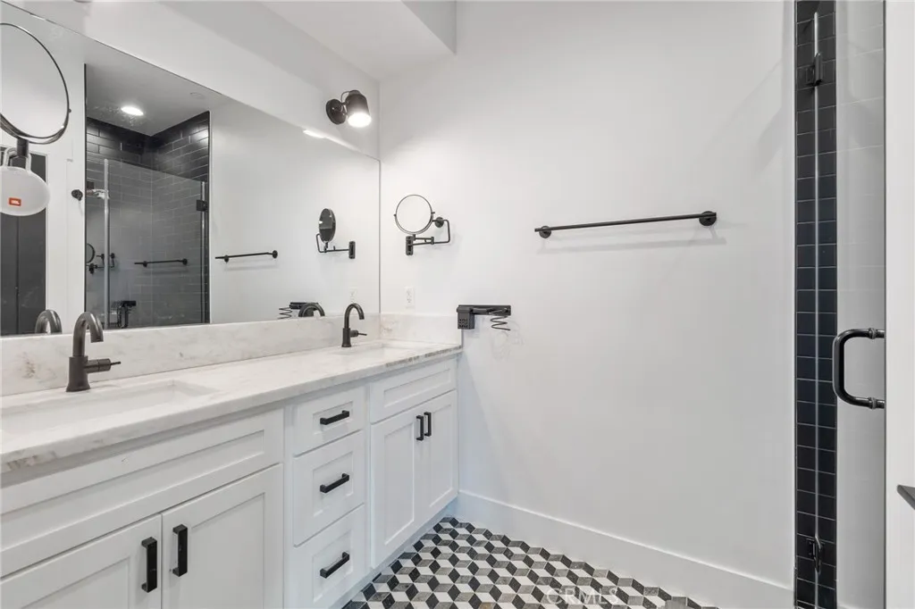 11324 W Raitt Lane, North Hollywood, California 91606 home-pic-23