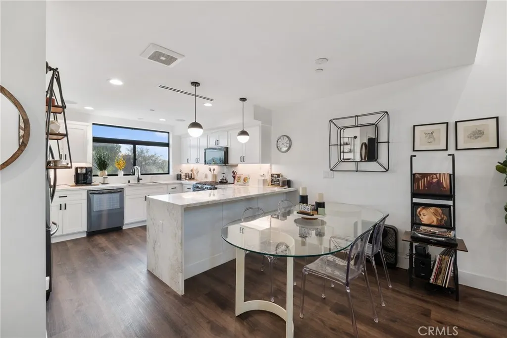 11324 W Raitt Lane, North Hollywood, California 91606 home-pic-7