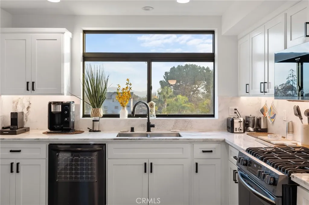 11324 W Raitt Lane, North Hollywood, California 91606 home-pic-8