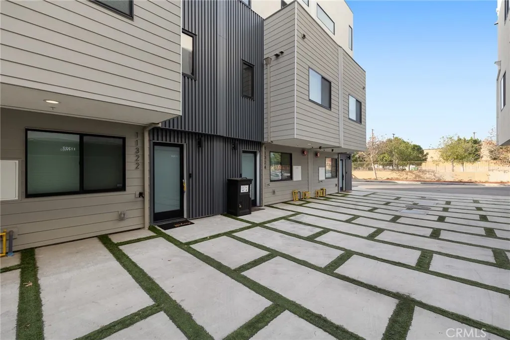 11324 W Raitt Lane, North Hollywood, California 91606 home-pic-37