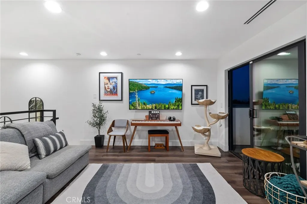 11324 W Raitt Lane, North Hollywood, California 91606 home-pic-25