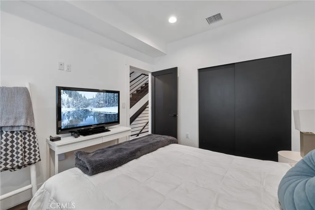 11324 W Raitt Lane, North Hollywood, California 91606 home-pic-18