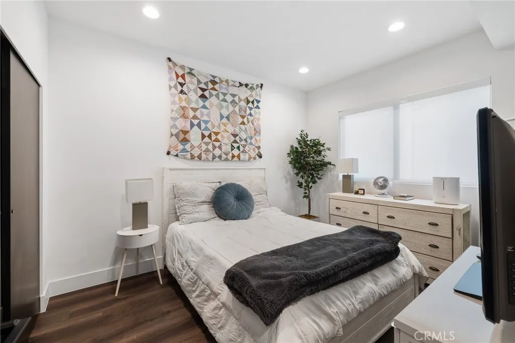 11324 W Raitt Lane, North Hollywood, California 91606 home-pic-17