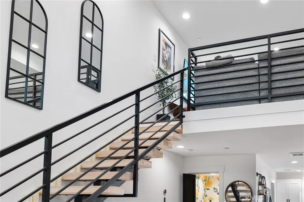11324 W Raitt Lane, North Hollywood, California 91606 home-pic-11