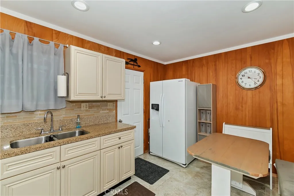 31162 All View, Running Springs, California 92382 home-pic-19