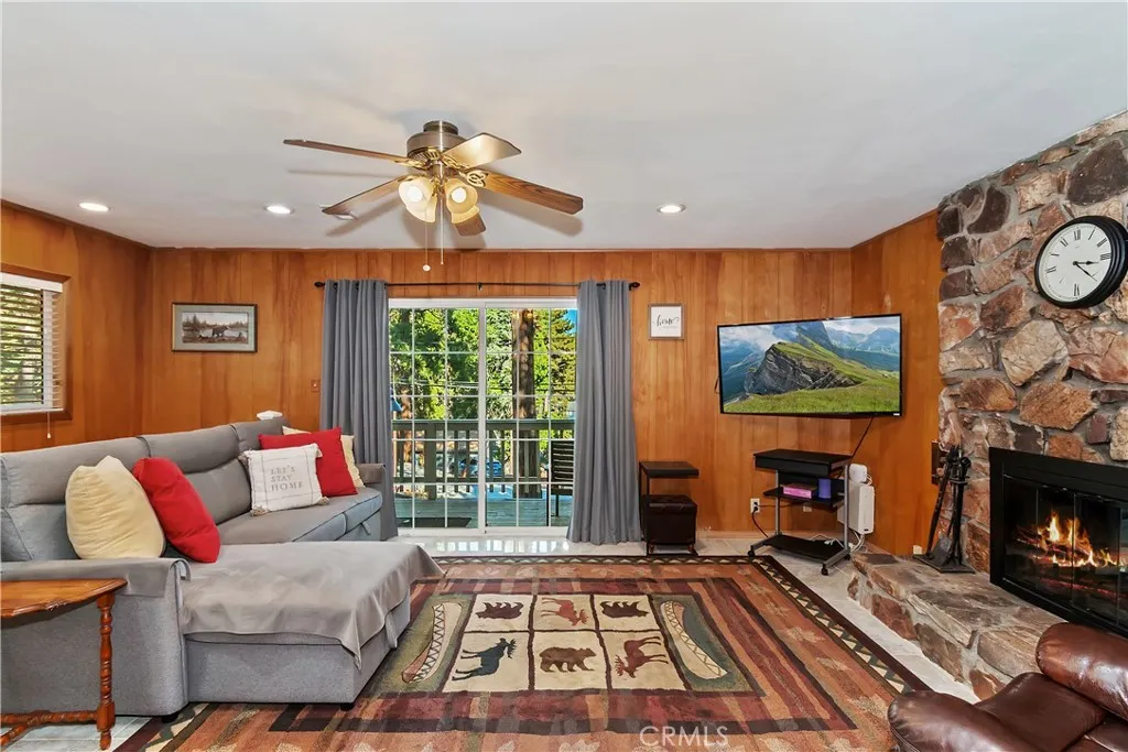 31162 All View, Running Springs, California 92382 home-pic-9
