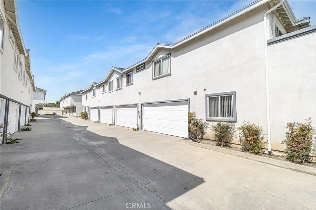 20601 20603 Seine Avenue, Lakewood, California 90715 home-pic-2