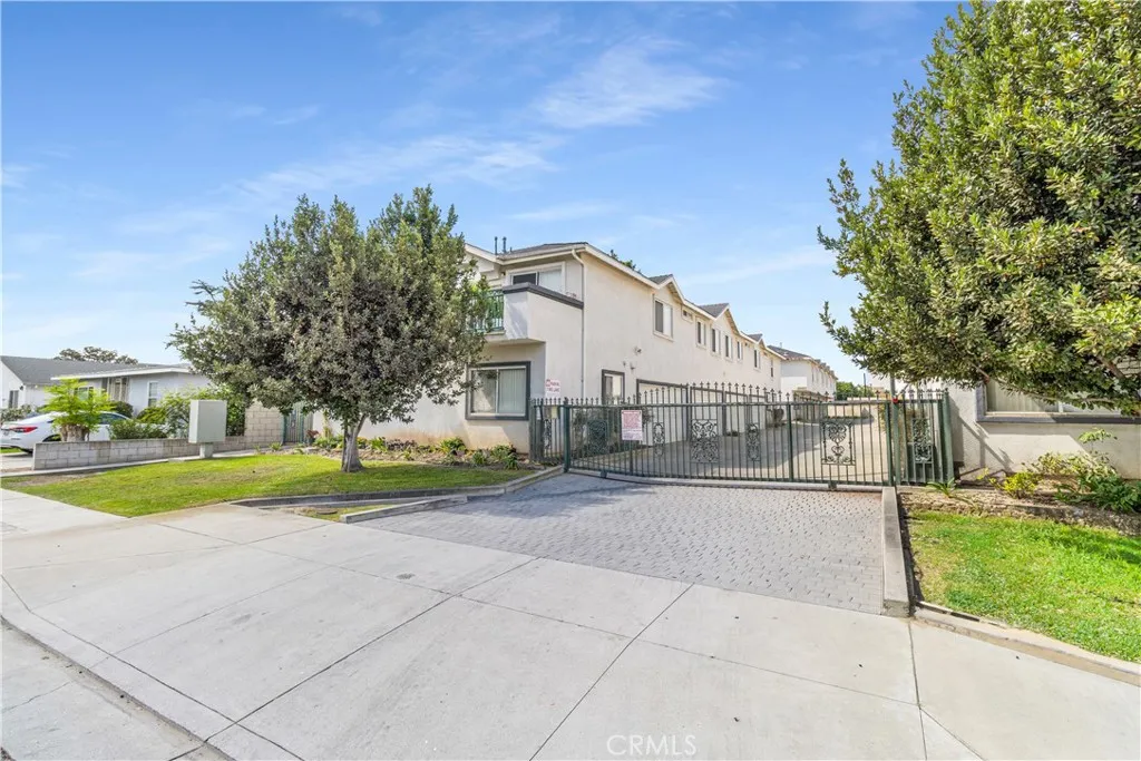 20601 20603 Seine Avenue, Lakewood, California 90715 home-pic-1