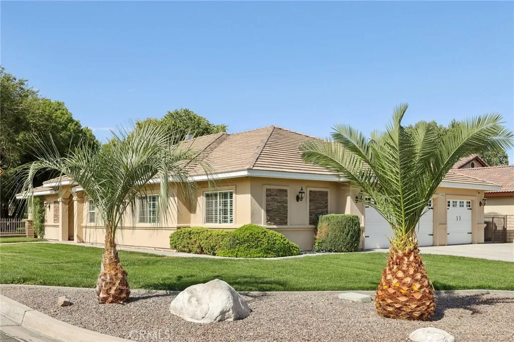 12780 Golf Course Drive, Victorville, California 92395 home-pic-0