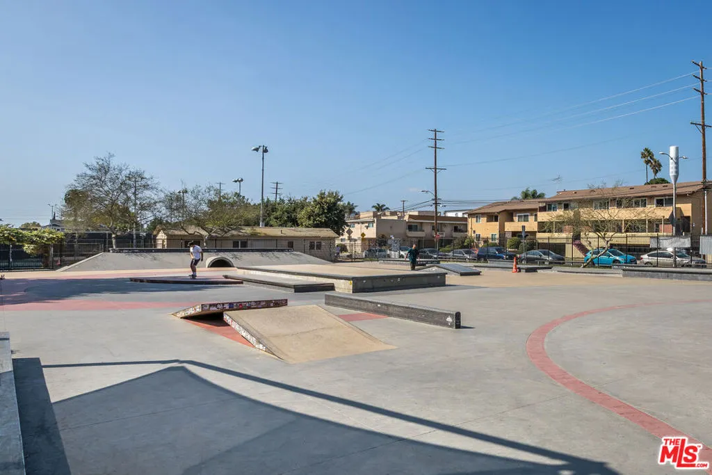 11764 Idaho Avenue 301, Los Angeles, California 90025 home-pic-17