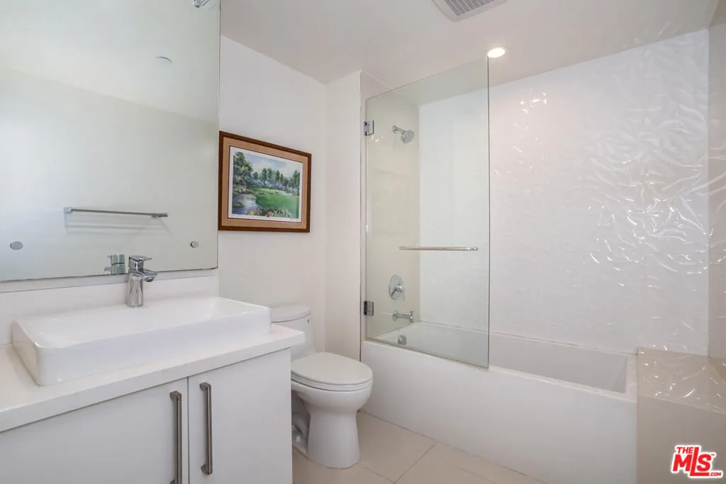 11764 Idaho Avenue 301, Los Angeles, California 90025 home-pic-11