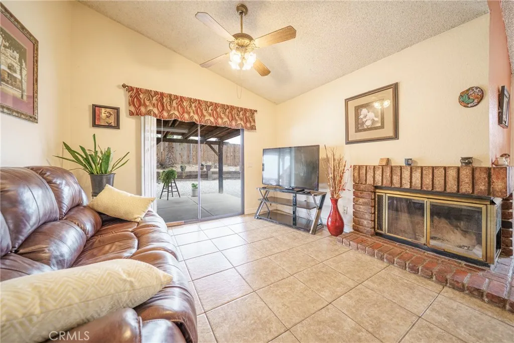 23540 Swan, Moreno Valley, California 92557 home-pic-10
