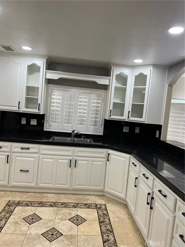 9326 Bunny Lane, Fontana, California 92335 home-pic-2