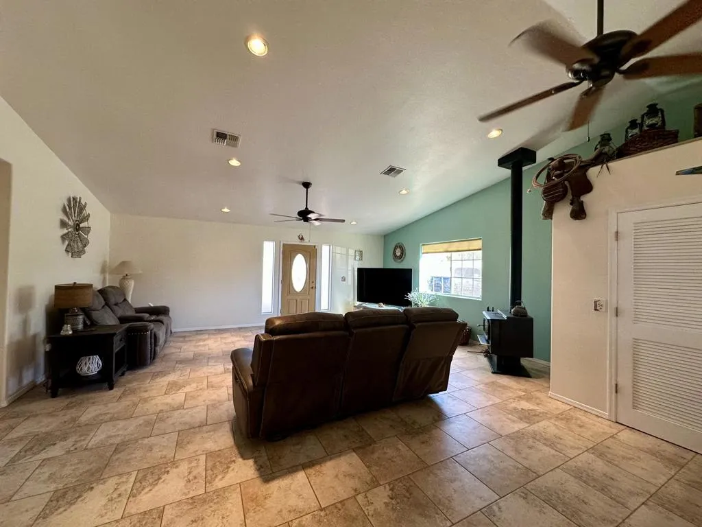 1731 Riviera Drive, Blythe, California 92225 home-pic-2