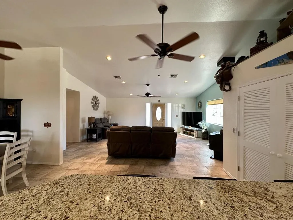 1731 Riviera Drive, Blythe, California 92225 home-pic-8