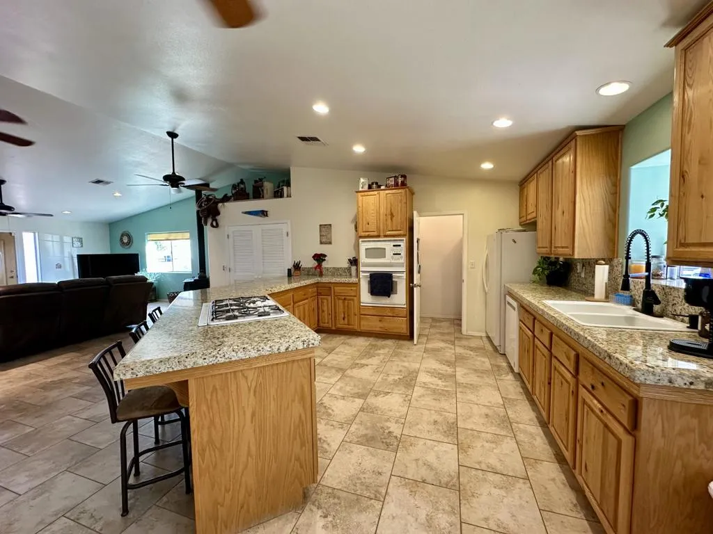 1731 Riviera Drive, Blythe, California 92225 home-pic-7
