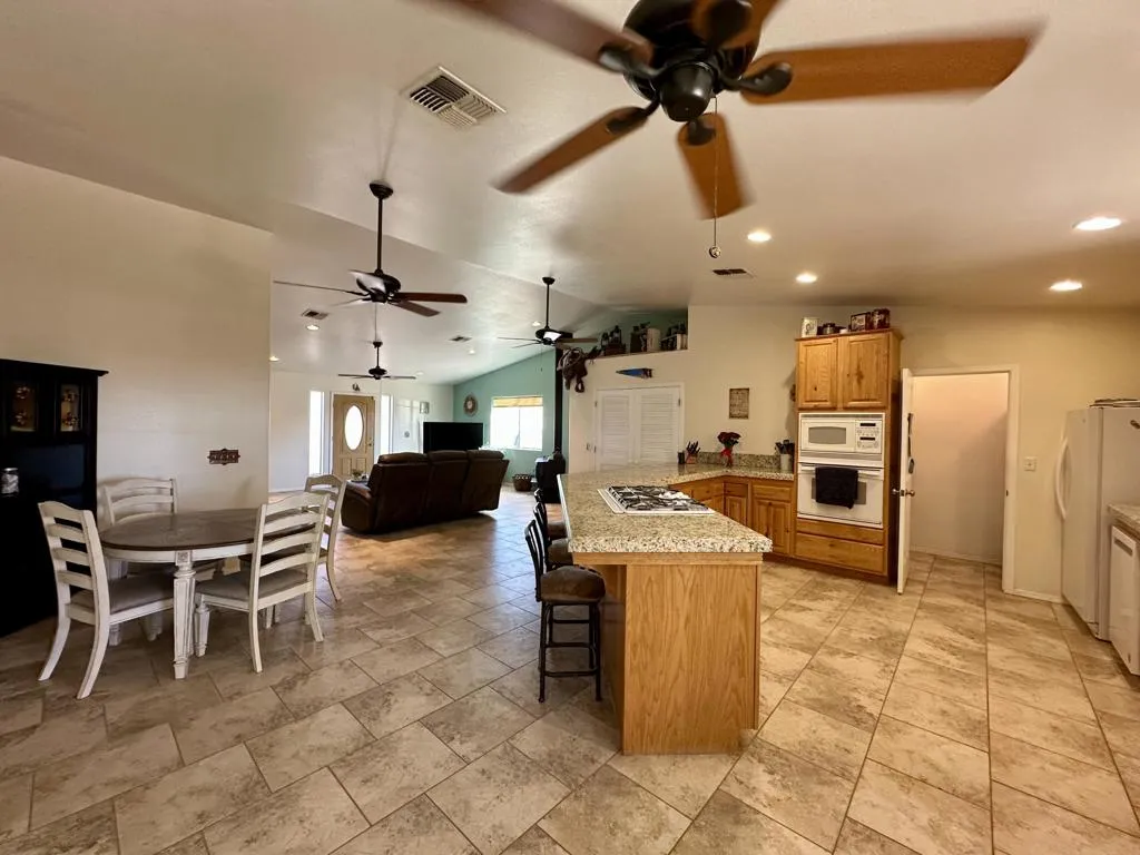 1731 Riviera Drive, Blythe, California 92225 home-pic-10