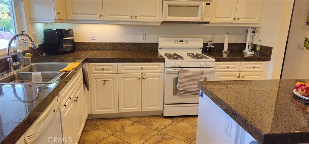 1940 Clemens Place, San Jacinto, California 92583
