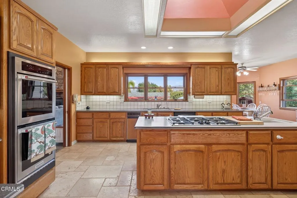 1125 Spring Street, Oak View, California 93022 home-pic-14