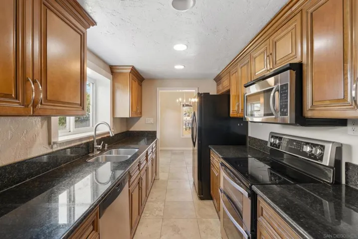 615 10th St, Ramona, California 92065