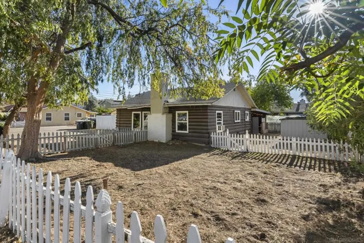 615 10th St, Ramona, California 92065