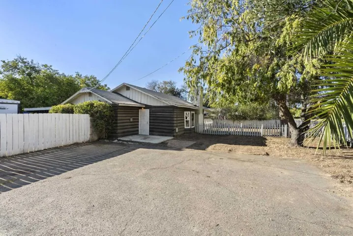 615 10th St, Ramona, California 92065