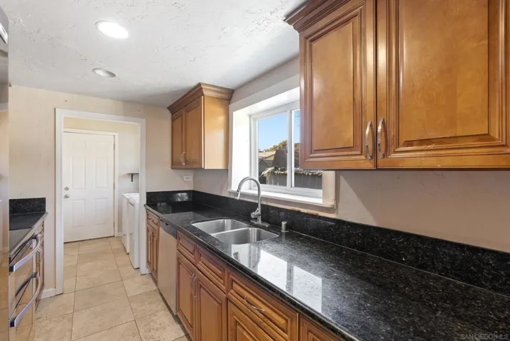615 10th St, Ramona, California 92065